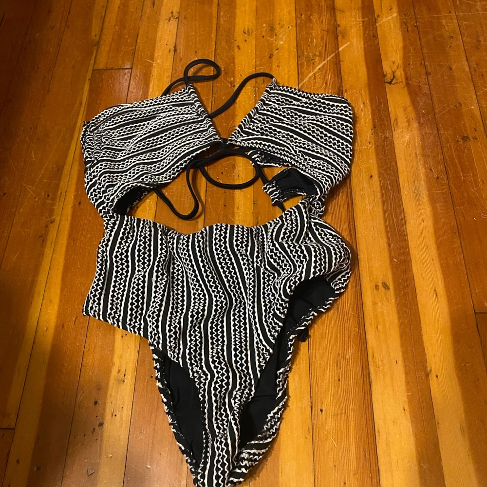 Feather 11 Black and White cutout/ one piece swimsuit